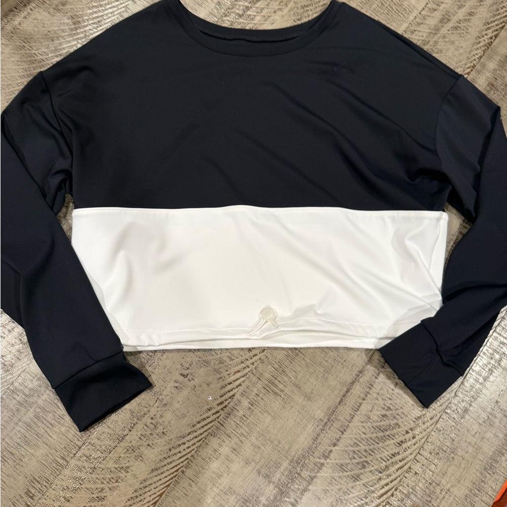 ZYIA Black and White Cropped Colorblock Long Sleeve Top